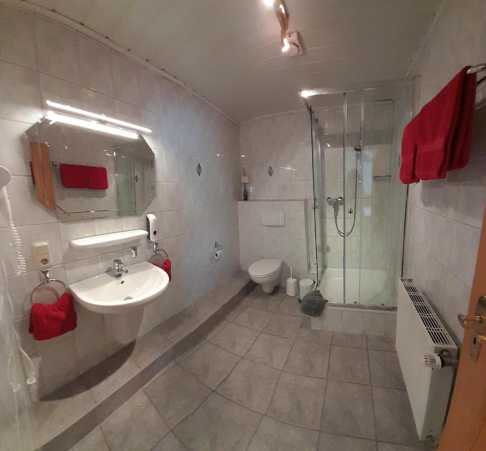 Hotel Gaestehaus Volker Haas Kesten Esterno foto