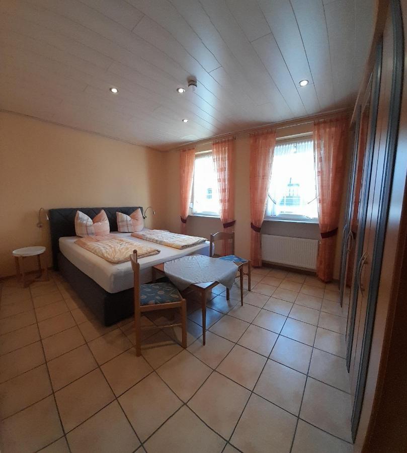 Hotel Gaestehaus Volker Haas Kesten Esterno foto